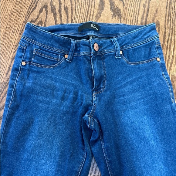 28” skinny jeans - Picture 2 of 4